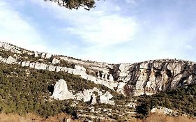 Vue panoramique sur le château,montagne et grottes